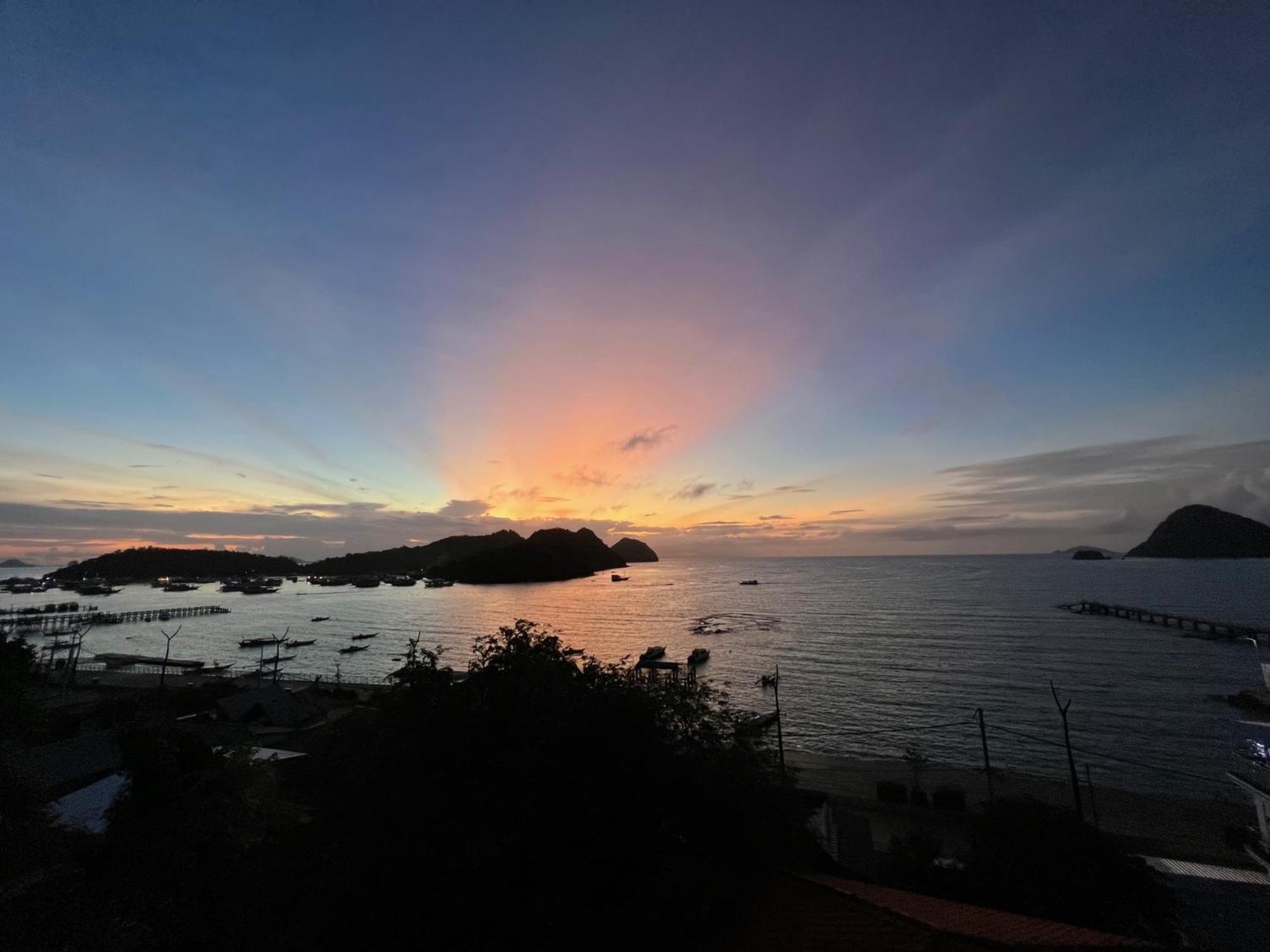 Blue Parrot Hotel Labuan Bajo Kültér fotó